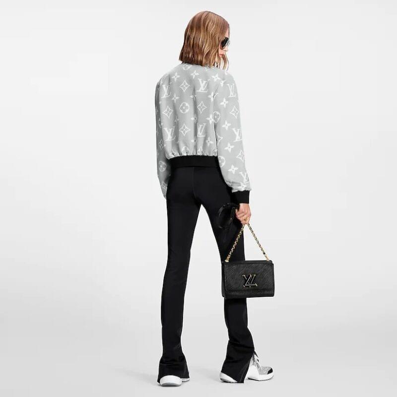 cham-soc-ao-louis-vuitton-bandana-1