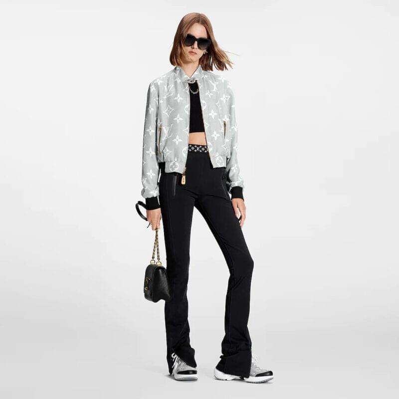 cham-soc-ao-louis-vuitton-bandana-4